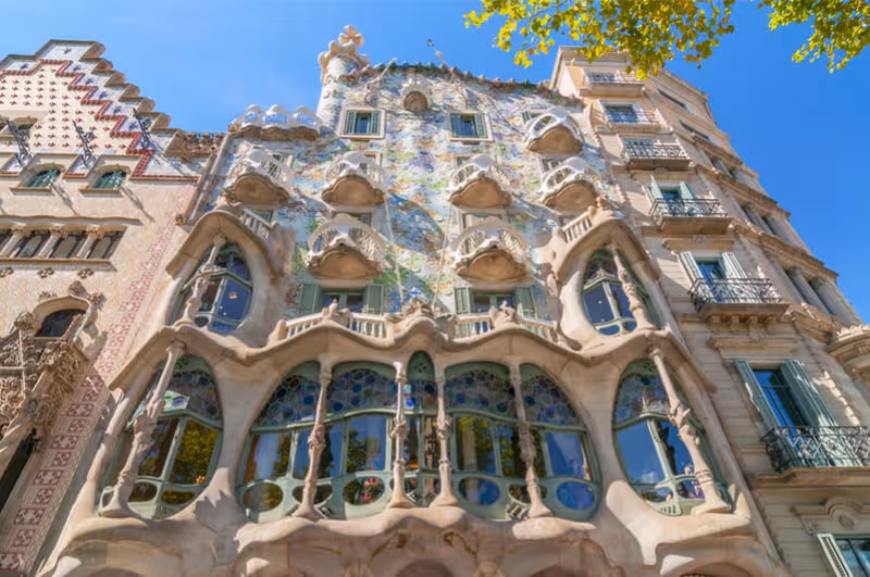 La fachada de Casa Batlló en el Passeig de Gràcia, Barcelona